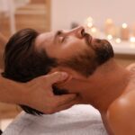 man,receiving,professional,neck,massage,in,spa,salon