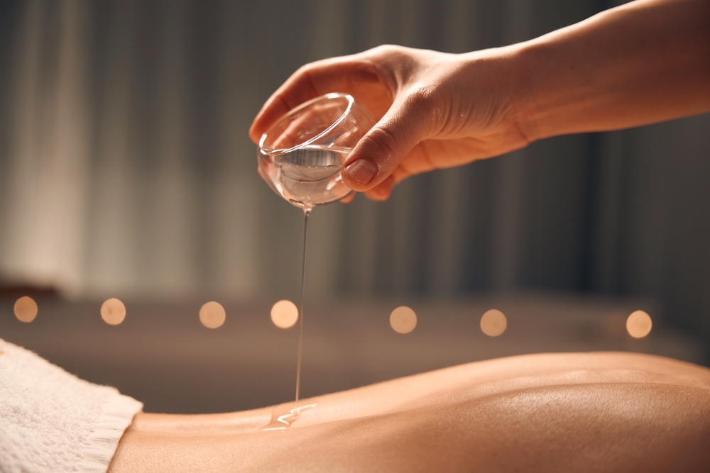 wellness,center,massotherapist,preparing,patient,for,massage,session